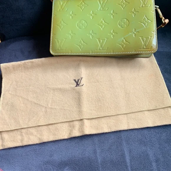 Louis Vuitton vernis pochette, professionally refurbished, immaculate inside, - Picture 9 of 9
